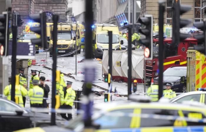 Несколько человек пострадали в Ливерпуле из-за наезда автомобиля на пешеходов