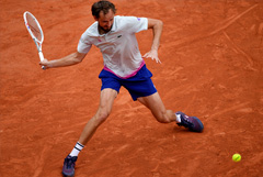Даниил Медведев проиграл в первом круге Roland Garros