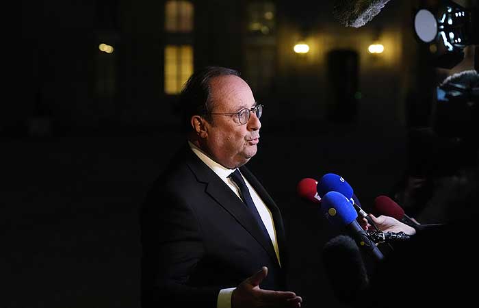 Бывший президент Франции Олланд высказался против досрочной отставки Макрона