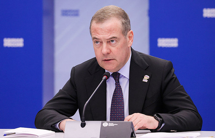 Трамп раскритиковал слова Медведева и заявил, что ему безразличны отношения РФ и Индии