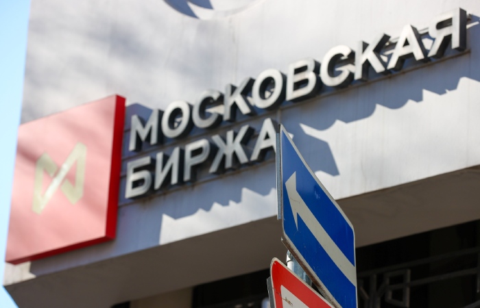 Рынок акций РФ открылся в утреннюю сессию снижением индекса IMOEX2 на 0,15%