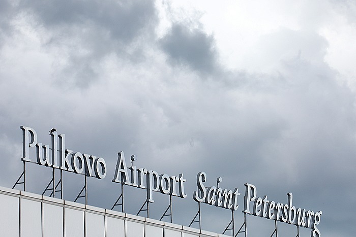 Аэропорт Пулково временно приостановил прием и выпуск самолетов