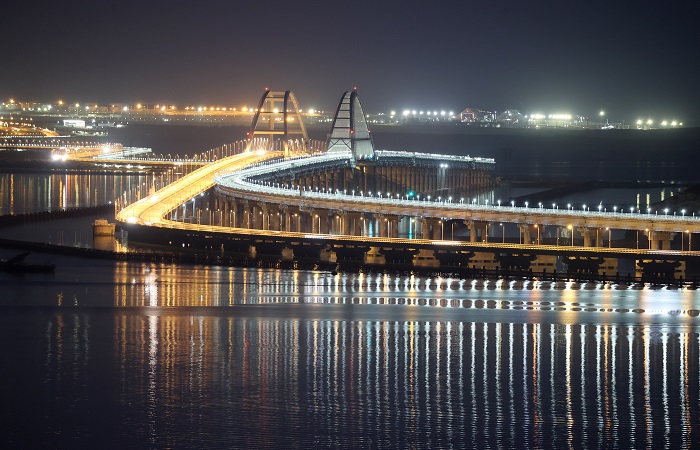 Очереди машин перед Крымским мостом устранены