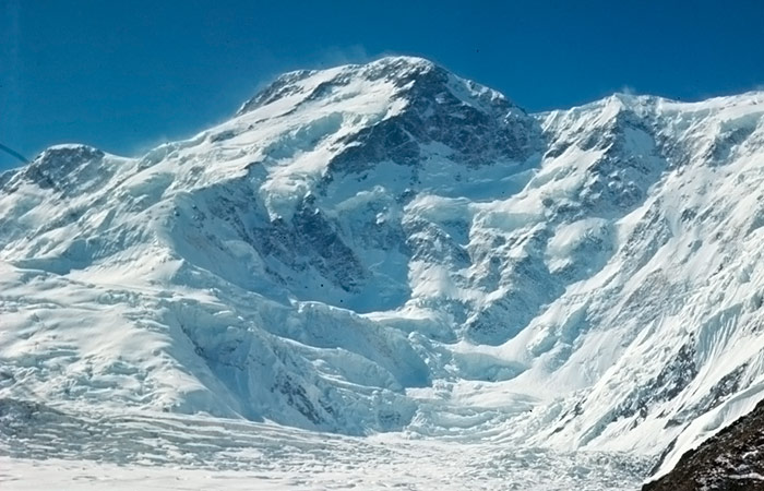 В Киргизии дроны не обнаружили признаков жизни российской альпинистки на пике Победы