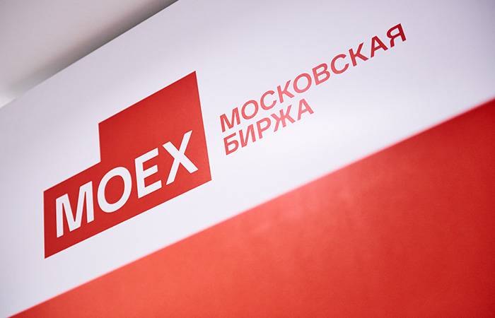 Рынок акций РФ открылся в утреннюю сессию незначительным изменением индекса IMOEX2