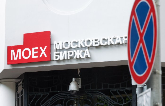 Мосбиржа приостановила торги на фондовом рынке