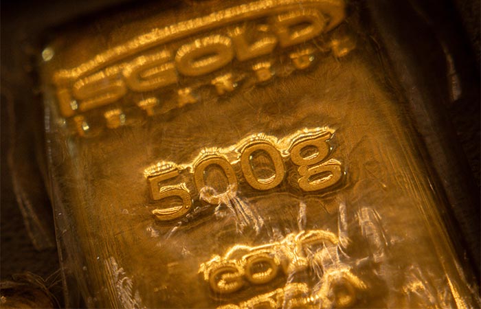 Цена золота превысила $3800 за унцию и обновила рекорд