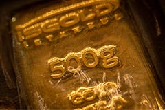 Цена золота превысила $3800 за унцию и обновила рекорд