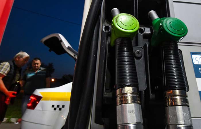 Продажи бензинов на "Петербургской бирже" в сентябре снизились на 5%