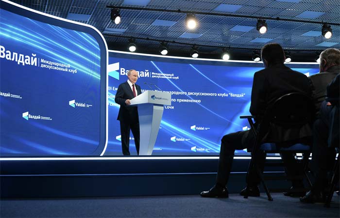 Путин отверг сравнение России с бумажным тигром