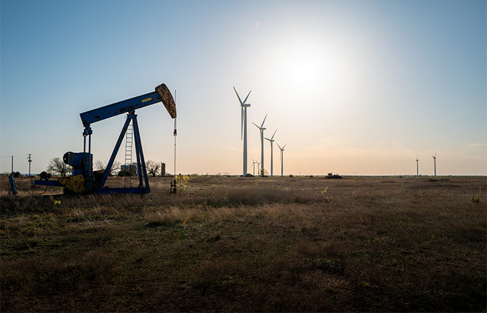 Нефть дорожает на решении ОПЕК+, Brent торгуется у $65,3 за баррель