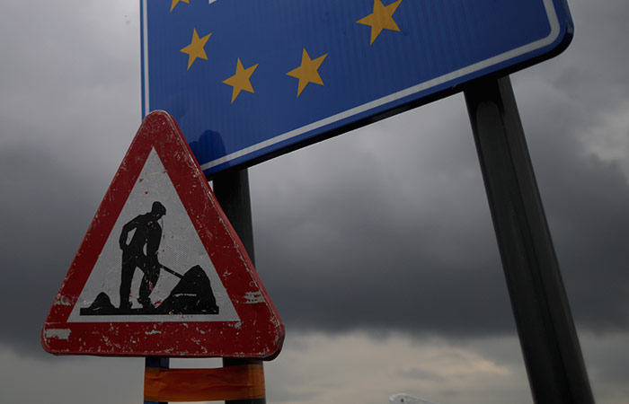 Европарламент одобрил реформу, упрощающую отмену безвизового режима ЕС для определенных стран