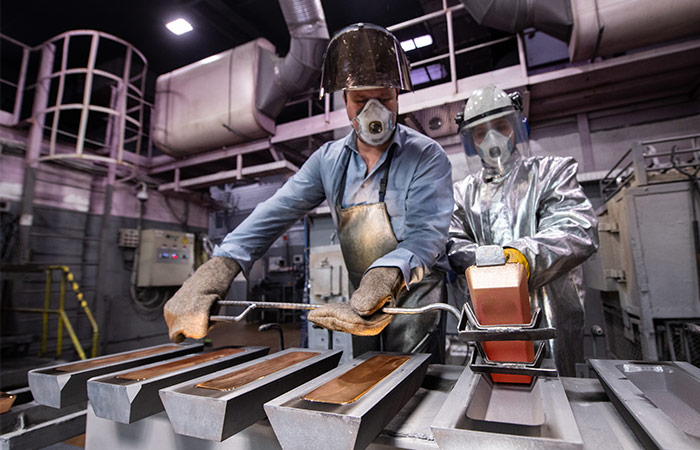 Цена золота впервые превысила $4000 за унцию