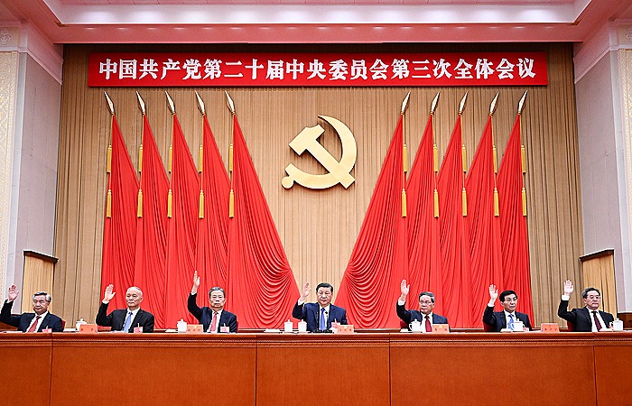 Пленум ЦК КПК: эффективный рынок с деятельным правительством и снятие ряда генералов с должностей