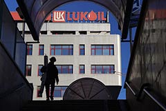 "ЛУКОЙЛ" принял предложение Gunvor купить его зарубежные активы