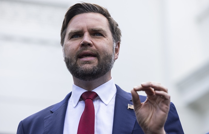 Вэнс заявил, что испытания ядерного оружия являются необходимой формальностью для США Вэнс заявил, что испытания ядерного оружия являются необходимой формальностью для США