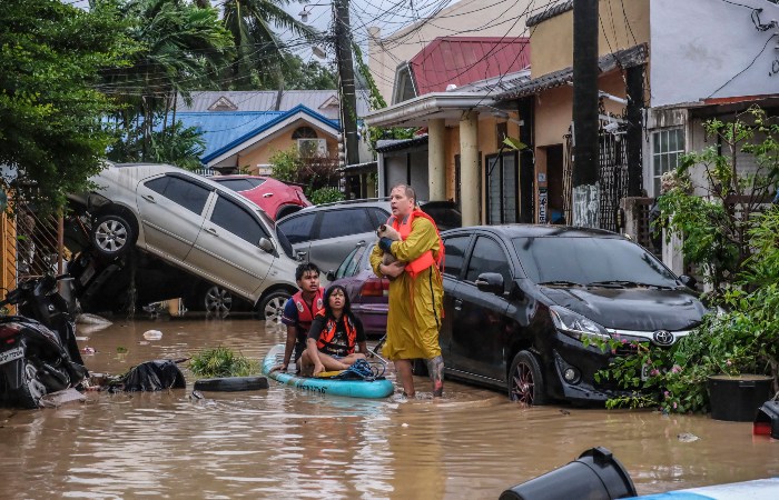 Четыре человека погибли из-за тайфуна "Кальмаэги" на Филиппинах