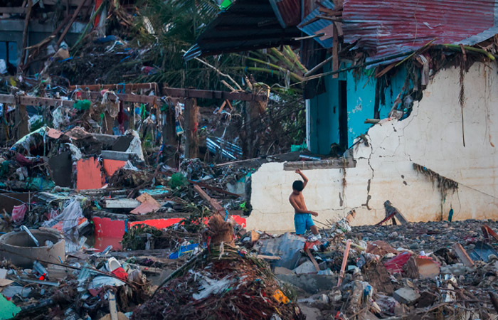 Число жертв тайфуна "Калмаэги" на Филиппинах превысило 110