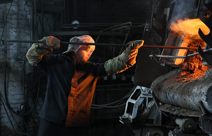 Мантуров заявил, что экспорт стали смог значительно компенсировать снижение спроса в РФ