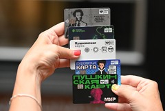 Владельцев "Пушкинских карт" призвали переоформить их до конца года