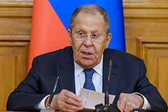 Песков опроверг сообщения об изменении отношения Путина к Лаврову