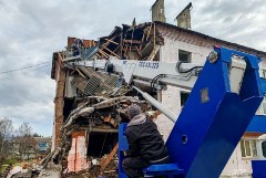 Спасатели завершили работы на месте обрушения части дома в Тульской области