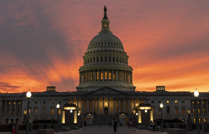 Сенат США продолжит работу до достижения соглашения о прекращении шатдауна Сенат США продолжит работу до достижения соглашения о прекращении шатдауна