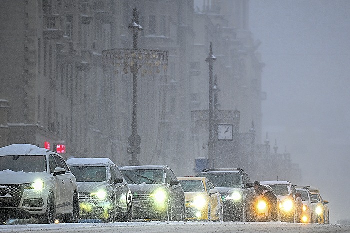 Подмосковным водителям рекомендуют сменить летнюю резину на зимнюю