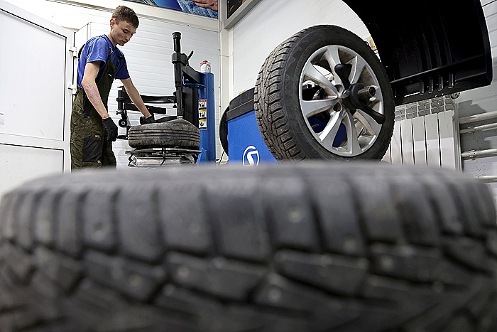 Подмосковным водителям рекомендуют сменить летнюю резину на зимнюю