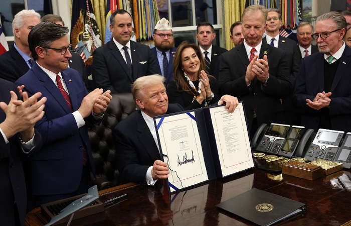 РўСЂР°РјРї РїРѕРґРїРёСЃР°Р» Р·Р°РєРѕРЅРѕРїСЂРѕРµРєС‚, РїСЂРµРєСЂР°С‰Р°СЋС‰РёР№ С€Р°С‚РґР°СѓРЅ