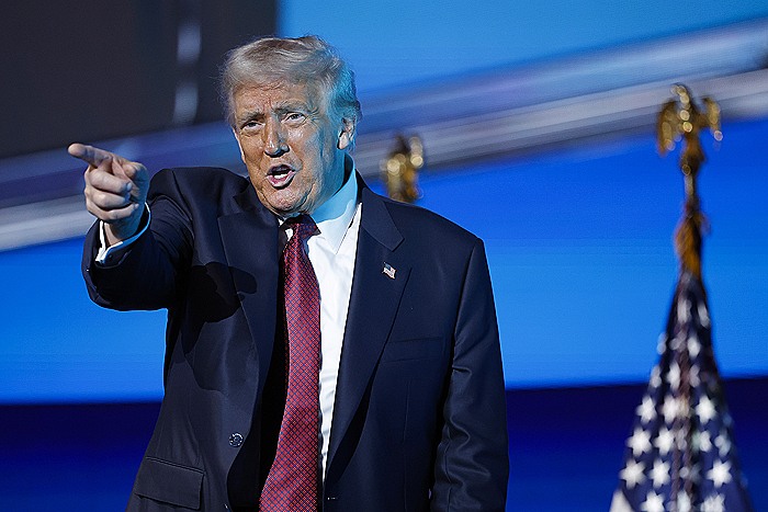 Трамп поручил Минюсту расследовать связи  Клинтона и сооснователя LinkedIn с Эпштейном