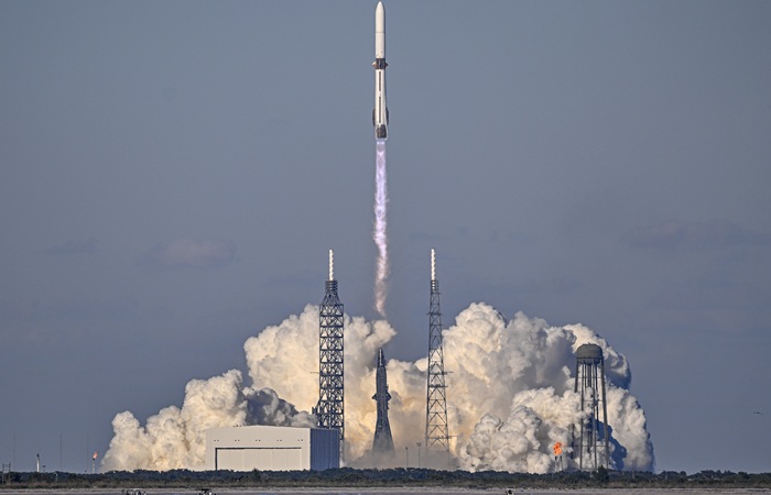 NASA запустила к Марсу два спутника для изучения его магнитосферы