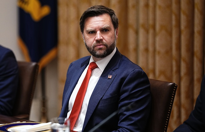 Вэнс заявил, что пока не думает о возможности баллотироваться на пост президента США