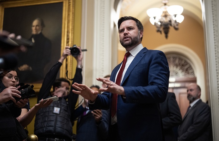 Вэнс считает, что переговоры Трампа и Путина необходимы для урегулирования конфликта на Украине