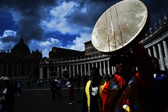 Ватикан вернул коренным народам Канады 62 артефакта из музейной коллекции