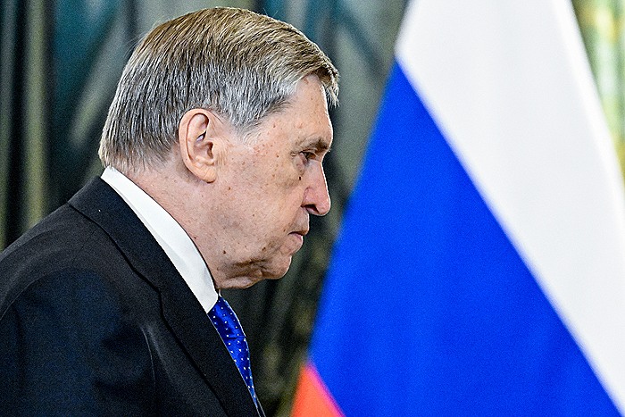 Ушаков сообщил о продолжении контактов по встрече лидеров РФ и США в Будапеште