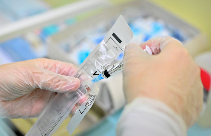 Президент подписал закон об "отработке" для выпускников медвузов и колледжей