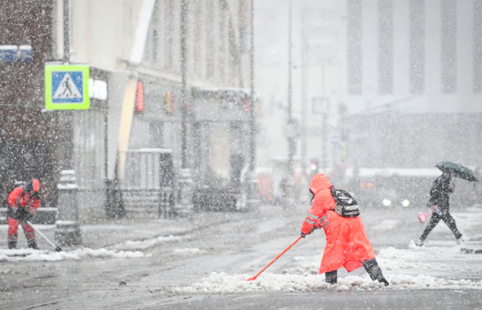 В Москве из-за снега затруднено движение