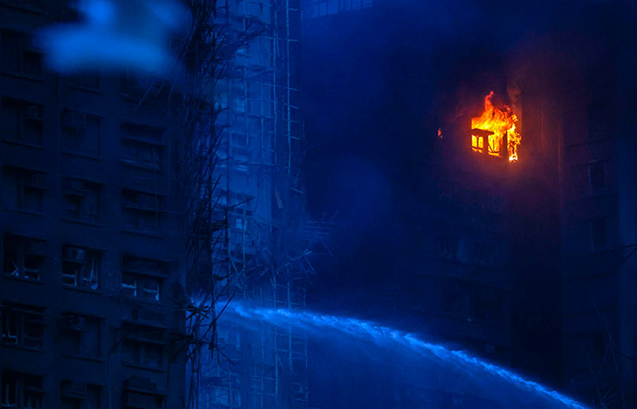 До 65 выросло число погибших при пожаре в жилом комплексе в Гонконге