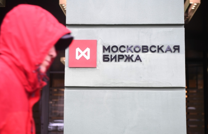 Рынок акций РФ открылся в утреннюю сессию незначительным изменением индекса IMOEX2