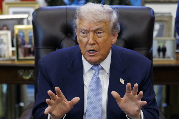 Трамп аннулирует указы Байдена, подписанные с помощью автоподписи