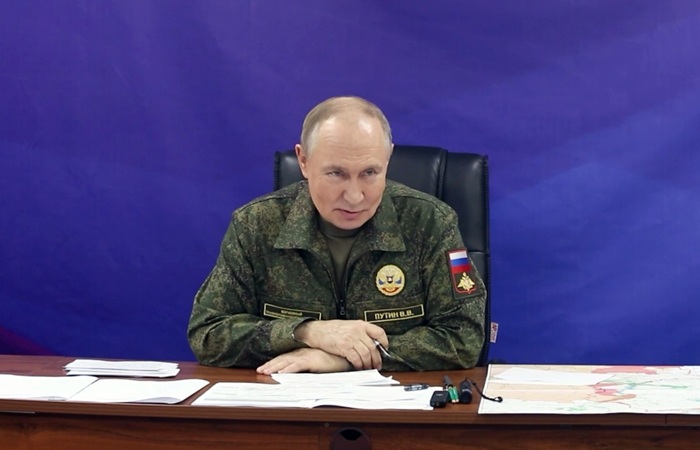 РџСѓС‚РёРЅ РІРµС‡РµСЂРѕРј 30 РЅРѕСЏР±СЂСЏ РїРѕСЃРµС‚РёР» РѕРґРёРЅ РёР· РїСѓРЅРєС‚РѕРІ СѓРїСЂР°РІР»РµРЅРёСЏ РћР±СЉРµРґРёРЅРµРЅРЅРѕР№ РіСЂСѓРїРїРёСЂРѕРІРєРё РІРѕР№СЃРє