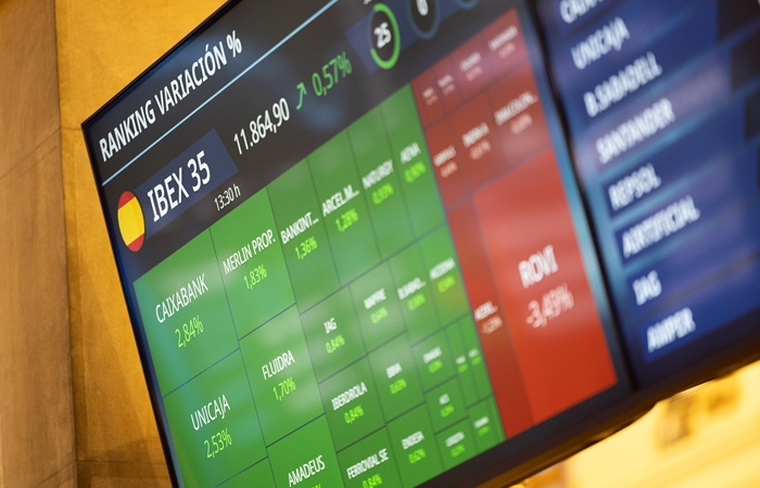 Рынки акций Европы снизились в понедельник, исключением стал испанский IBEX