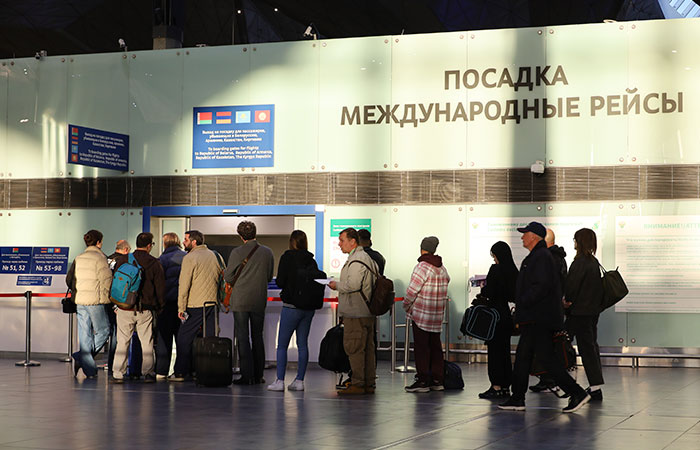 Костин заявил, что приобретением доли ВТБ в Пулково интересуются два претендента