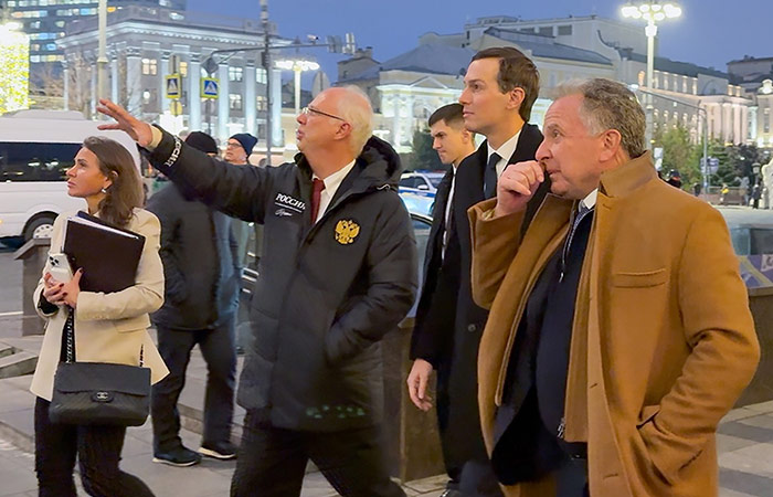 Дмитриев и Уиткофф гуляют по Москве перед началом встречи в Кремле