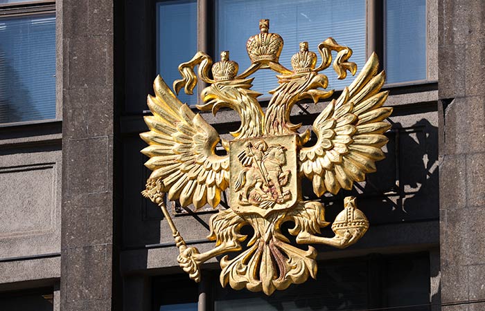 В Госдуме призвали для борьбы с "бабушкиными схемами" не лишать покупателя квартиры, пока продавец не вернет деньги