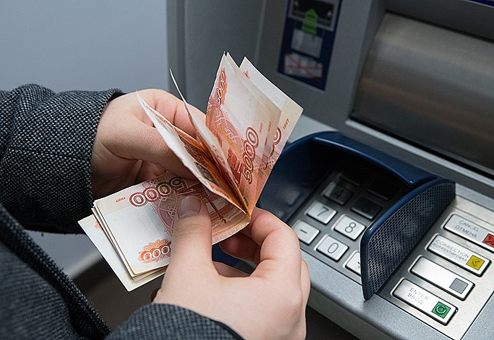 Рост зарплат в РФ в сентябре ускорился до 4,7% в реальном выражении с 3,8% в августе