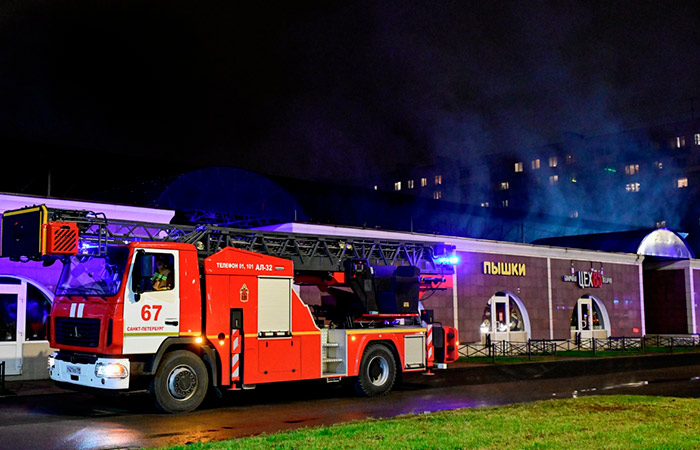 Пожар на Правобережном рынке в Петербурге потушен