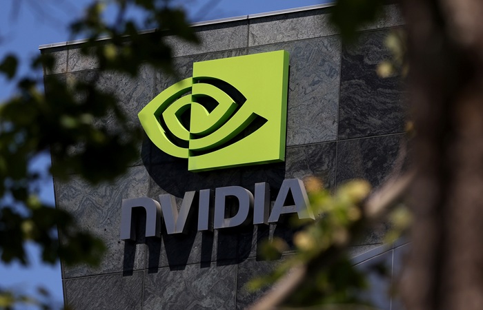 Трамп разрешил Nvidia экспортировать в Китай используемые в технологии ИИ чипы H200