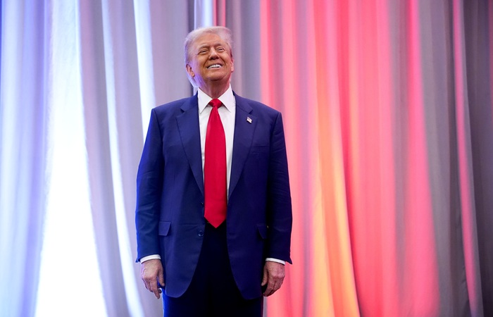 Трамп заявил, что пытается урегулировать конфликт на Украине из гуманных соображений